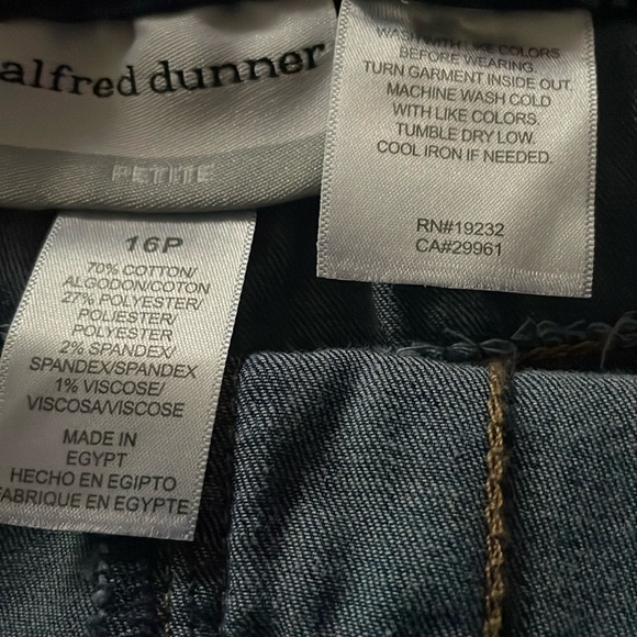 Alfred Dunner® In Full Bloom Dark Wash Denim Short Size 16 Petite NWT - Picture 5 of 6